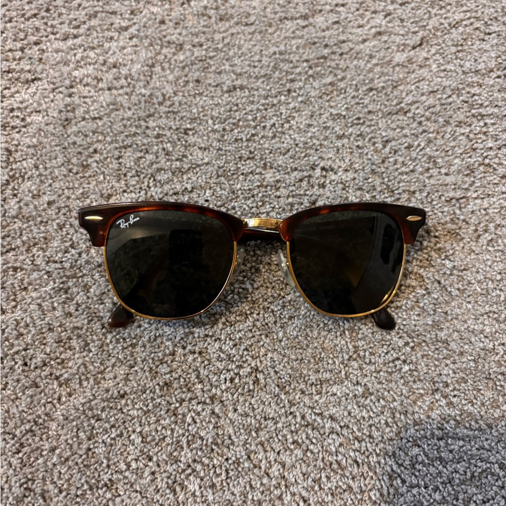 Ray ban club master classic - barely worn